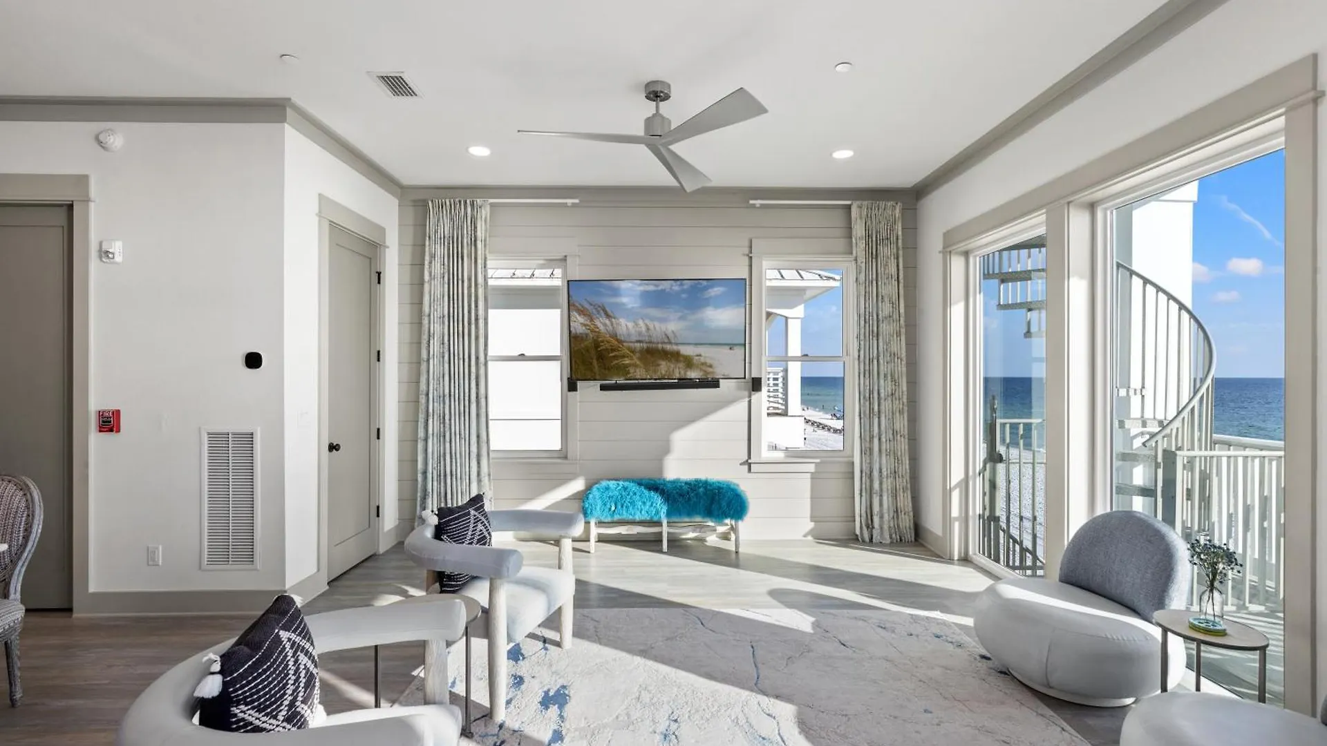 Pineapple Paradise! 6Br 7Ba Beachfront House! Private Pool! Grill! Sleeps 16! Panama City Beach Holiday home