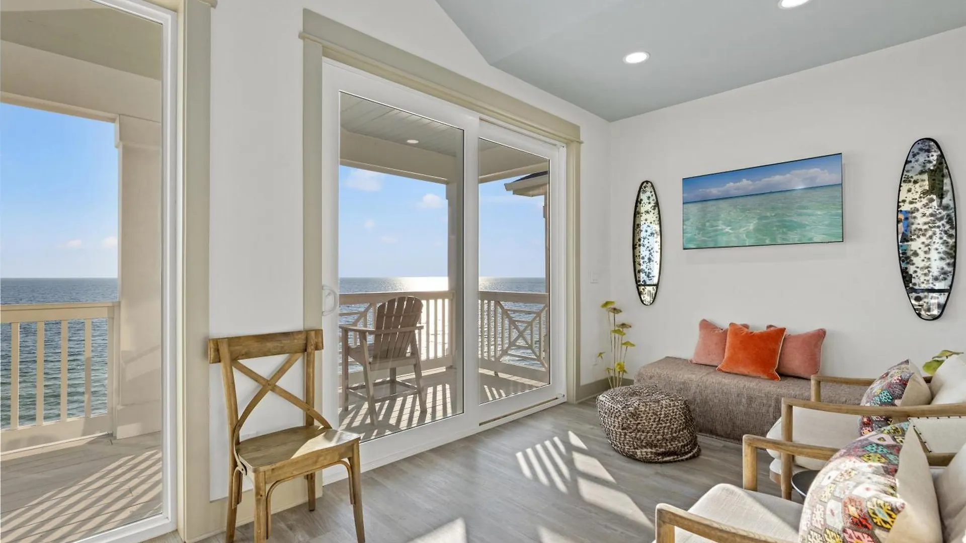 Pineapple Paradise! 6Br 7Ba Beachfront House! Private Pool! Grill! Sleeps 16! Panama City Beach Holiday home